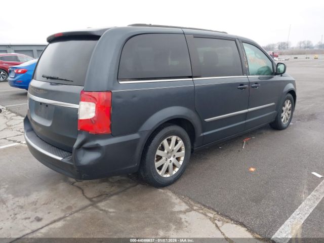 Chrysler Town & Country Touring Image 7