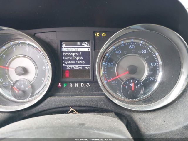 Chrysler Town & Country Touring Image 11