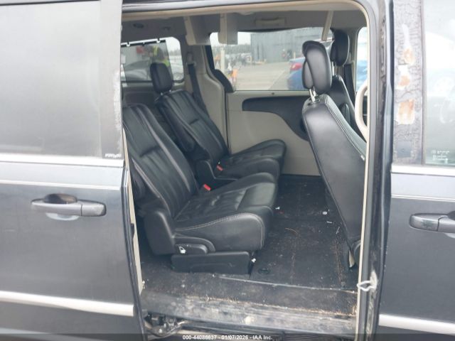 Chrysler Town & Country Touring Image 6