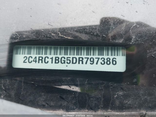 Chrysler Town & Country Touring Image 2