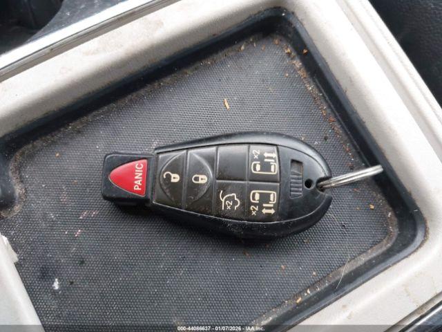 Chrysler Town & Country Touring Image 10