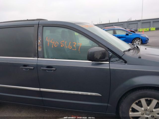 Chrysler Town & Country Touring Image 3