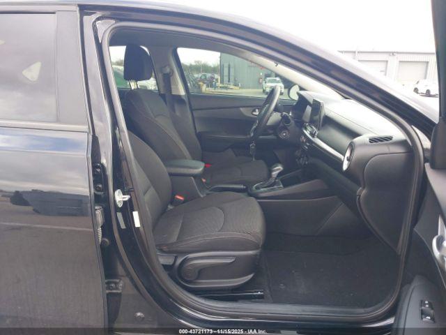 Kia Forte Lxs Image 8