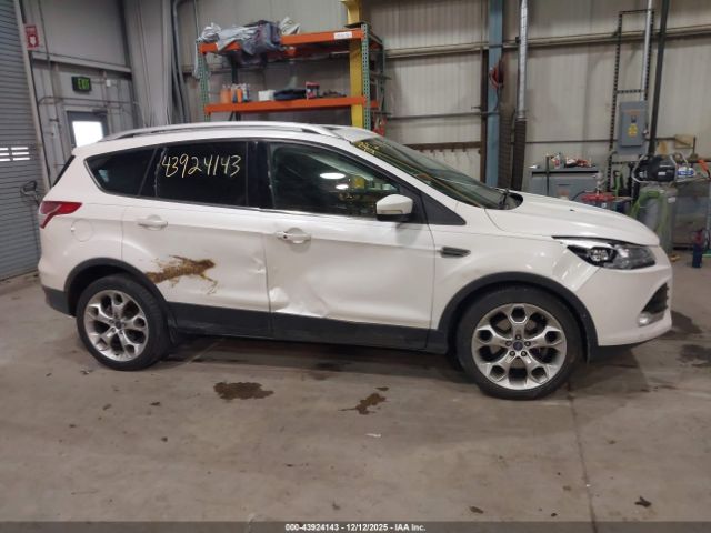 Ford Escape Titanium Image 16