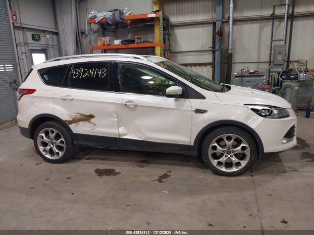 Ford Escape Titanium Image 16