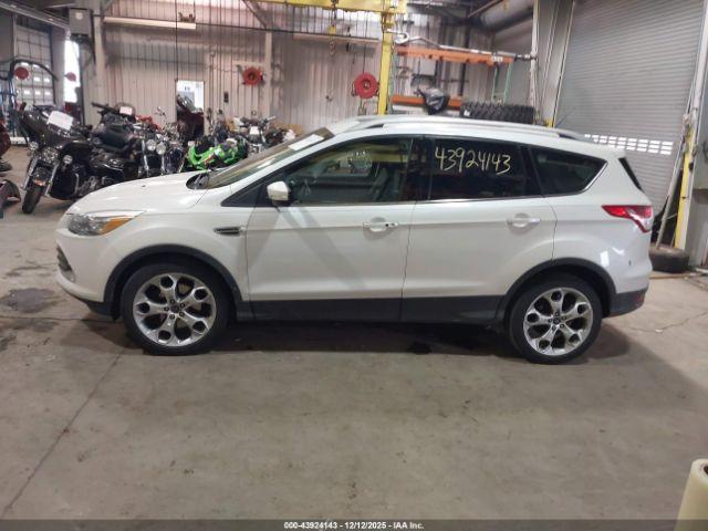 Ford Escape Titanium Image 9