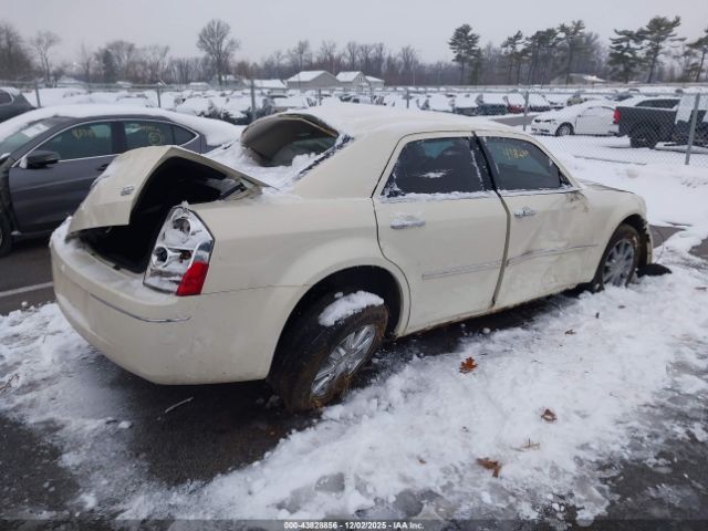 Chrysler 300 Image 9