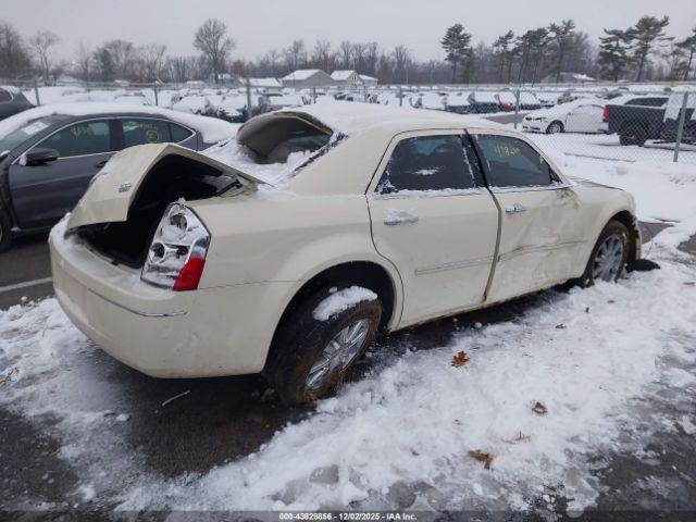 Chrysler 300 Image 9