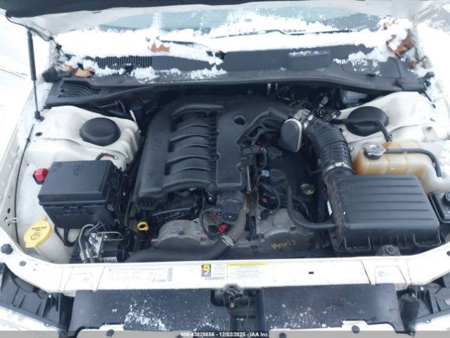 Chrysler 300 Image 2