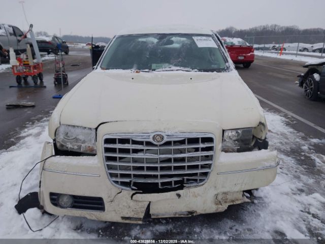 Chrysler 300 Image 12